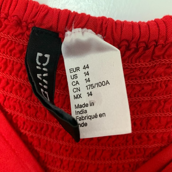 Simple Red Dress - Picture 2 of 3